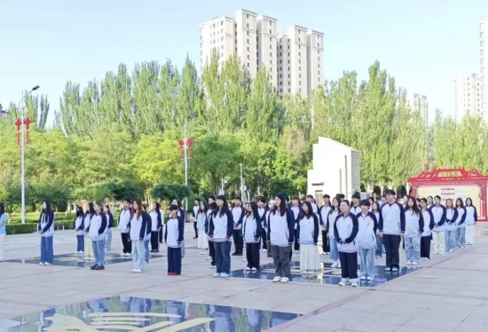 财经旅游学院举行“传承建党精神，勇担青春新使命”主题升旗仪式